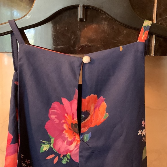 Floral halter dress - Picture 3 of 9